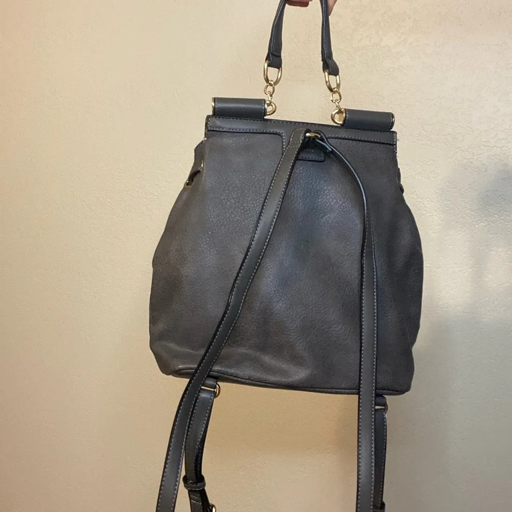 Grey backpack - Picture 3 of 6